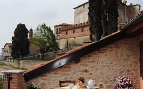 All'Ombra del Castello